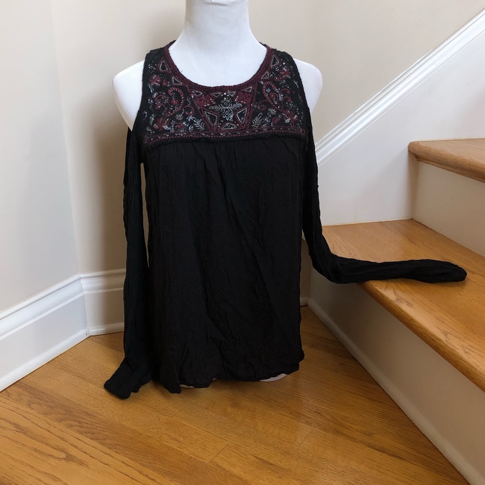 Xhilaration cold shoulder blouse